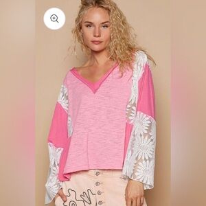 POL Lace Detail V-Neck Flare Sleeve Blouse Sz S